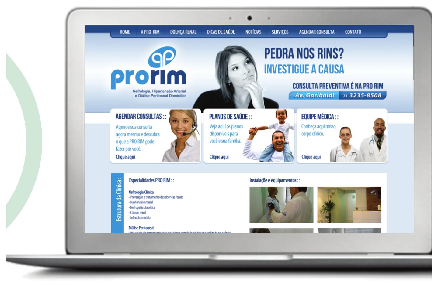 Site da Pro Rim, nefrologia e diálise peritoneal, aberto em laptop